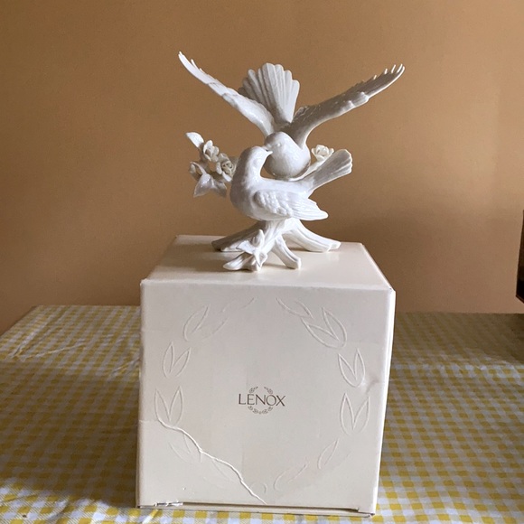 Lenox Doves Wedding Cake Toppet